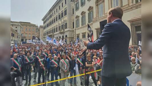 Concessioni, assessore Scajola a Roma per manifestazione nazionale balneari: "Ampia partecipazione, problema urgente"