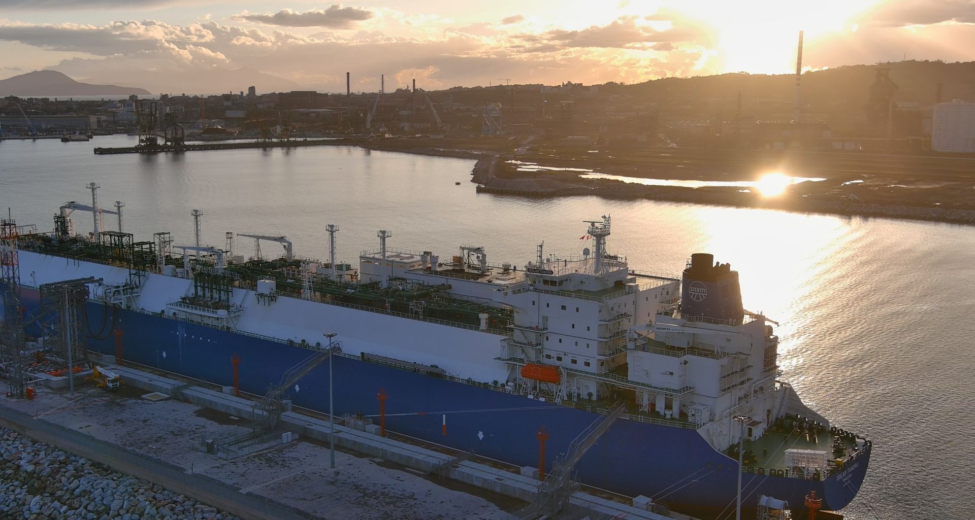 Viaggio sul rigassificatore che vogliono portare a Vado: "Progetto rivisto dopo confronto con i territori, ma aspettiamo l'ok del ministero"