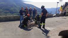 Lorsica, recuperata la croce del campanile di Varzi divelta dal maltempo