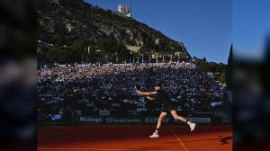 Tennis, Sinner si ferma in semifinale al Master 1000 di Montecarlo: Tsitsipas vince in tre set