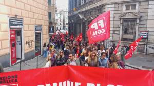 Genova, il personale dei servizi educativi 0-6 anni in protesta: corteo da Tursi alla Prefettura