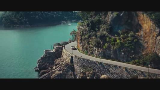 Portofino: Damiano dei Måneskin sulla strada del Borgo nel nuovo spot Maserati