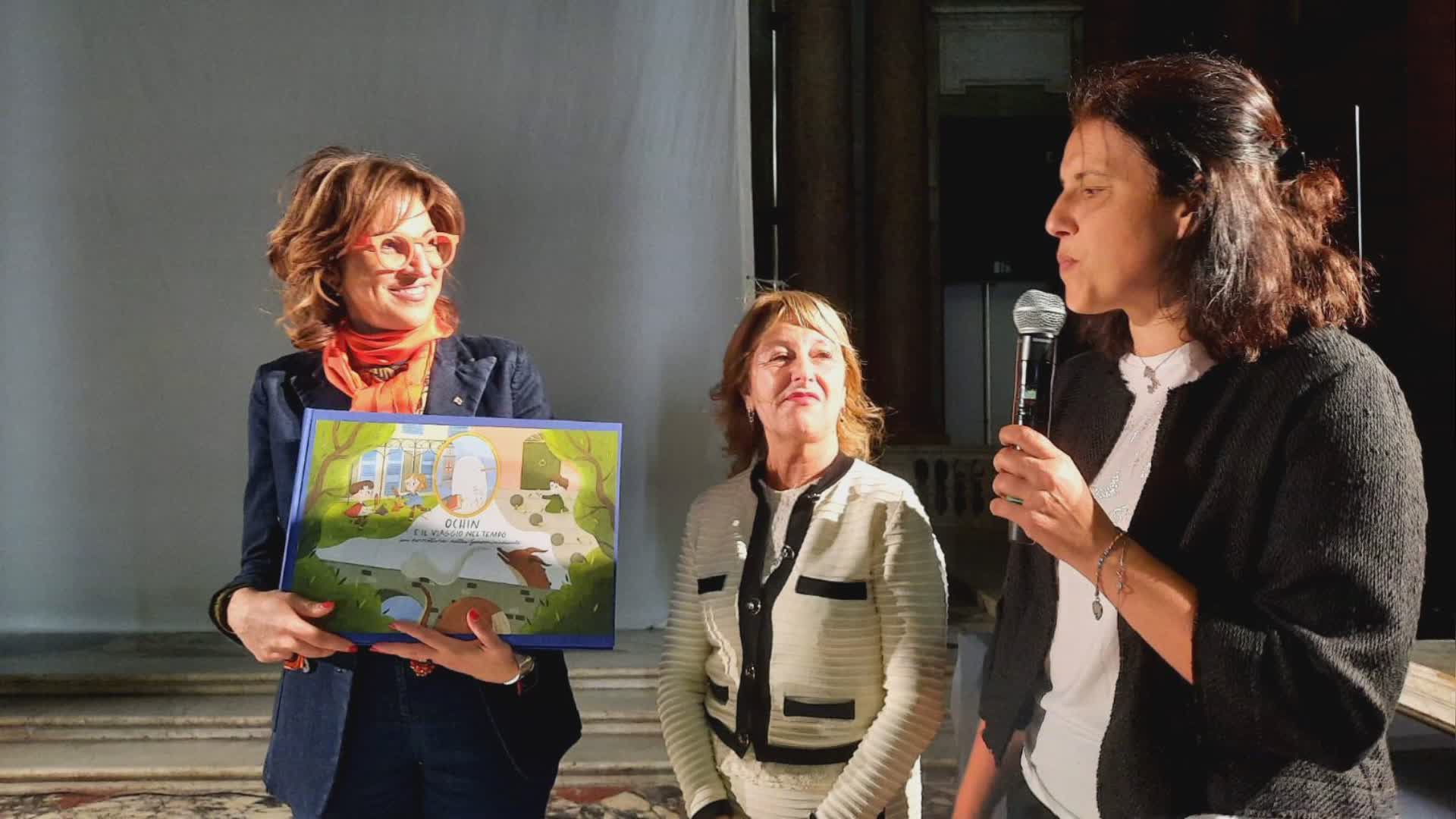 Genova, istruzione: "libro itinerante" dei bimbi delle scuole dell'infanzia consegnato all'assessore Brusoni