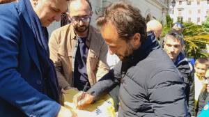 Genoa, Gilardino firma la mattonella ad Alassio: "Premio da condividere con la squadra per questo anno e mezzo"