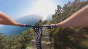 Cinque Terre, ciclista giù per scalinata Monesteroli, Ente Parco: "Gesto folle, lo perseguiremo"