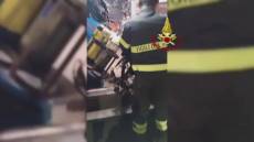 Genova: a fuoco negozio a Pontedecimo nella notte, vigili del fuoco spengono incendio