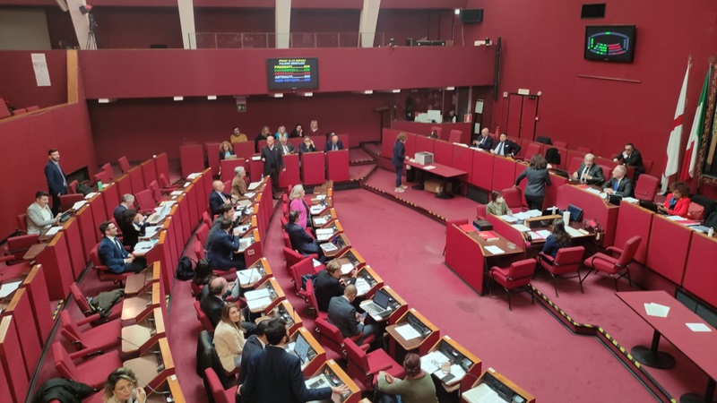 Genova, scintille in Consiglio comunale fra Cassibba Ceraudo (M5s): si passa al voto senza discussione, ma nessuno si era prenotato