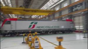 Vado Ligure, consegnata prima locomotiva Traxx Universal DC. De Filippis: "Nuova gara da oltre 323 milioni per altre 70 locomotive ad Alstom"