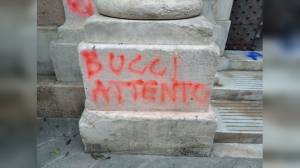 Genova, minacce a Toti e Bucci, FdI: "Manifestare è diritto, intimidire le persone e imbrattare siti Unesco è reato"