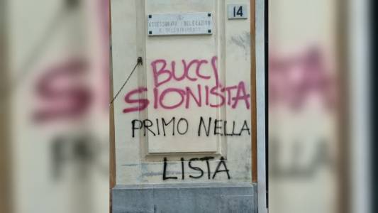 Genova, minacce a Toti e Bucci, Forza Italia: "No a vandalismo e aggressioni verbali"