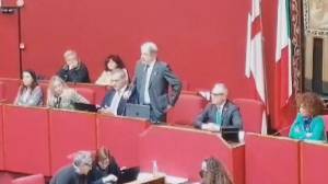 Toti ai domiciliari, Bucci in consiglio comunale: "Uno choc, il mio morale è stato colpito. Ma siamo garantisti e andiamo avanti"