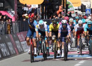 Andora, Giro d'Italia: Johnny Milan vince in volata, domani partenza da Genova