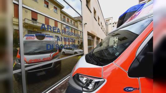 Ospedaletti: si arrampica sulla grondaia per entrare in casa e cade. Cinquantenne grave