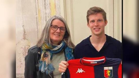 Genoa, maglia speciale contro il Sassuolo: il nome delle mamme dei calciatori sopra il numero