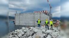 Diga Genova, viceministro Rixi: "Varato il primo cassone, sarà posato a 20 metri sotto il mare il 24 maggio"