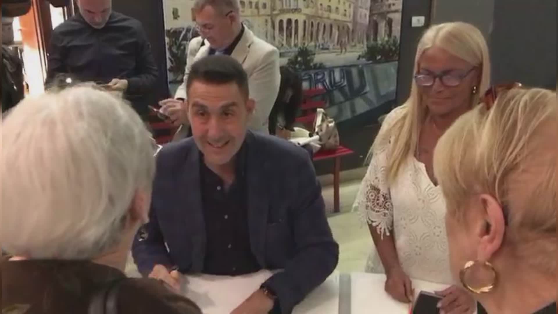 Genova, Vannacci incontra i sostenitori in via XX settembre