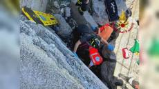 Chiavari, donna scivola sugli scogli e batte la testa: soccorsa dai Vigili del Fuoco
