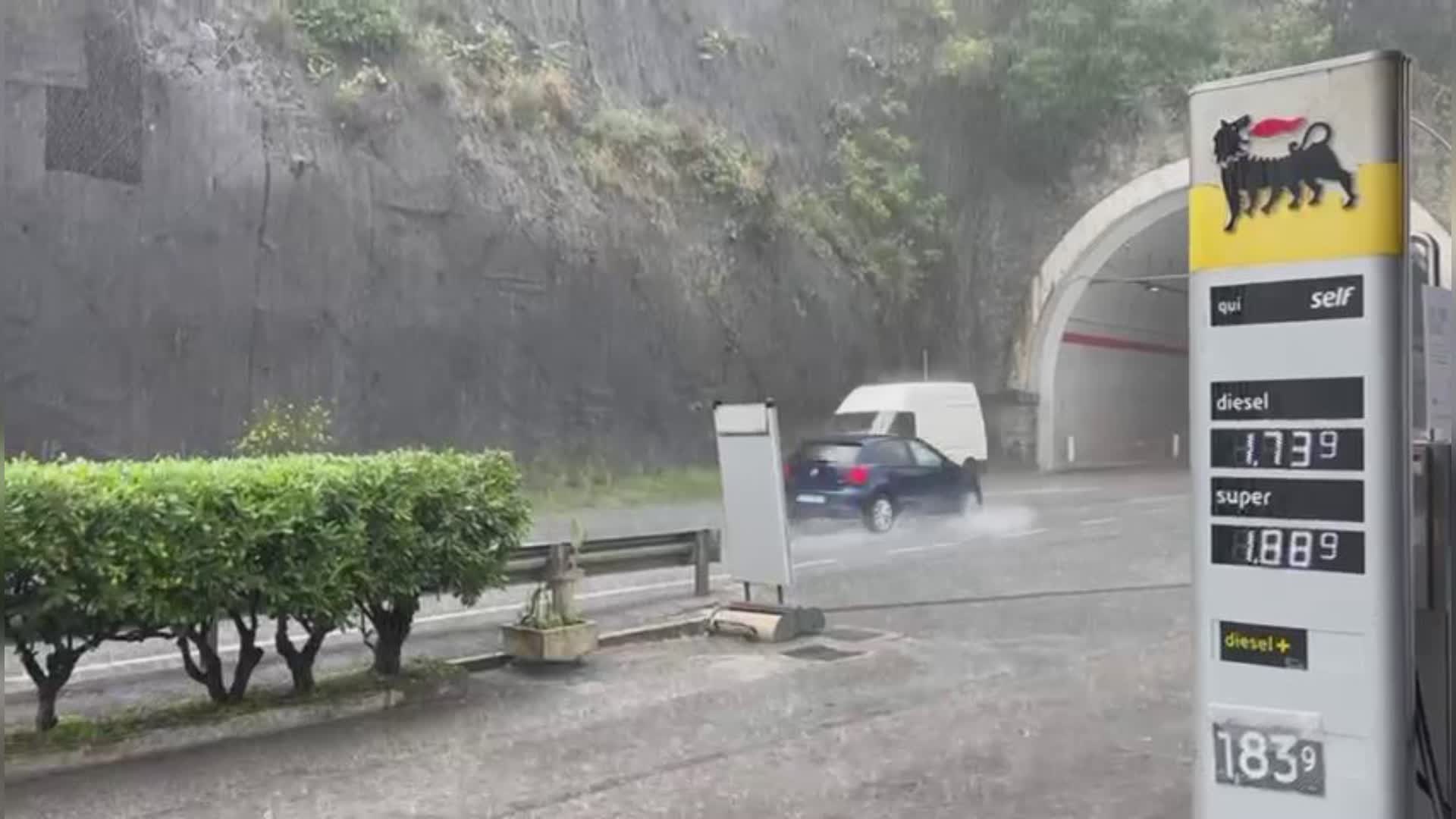 Maltempo: nubifragio su Savona, disagi e allagamenti