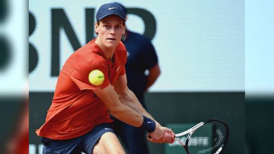 Tennis, Djokovic si ritira dal Roland Garros: Sinner diventa numero 1 al mondo