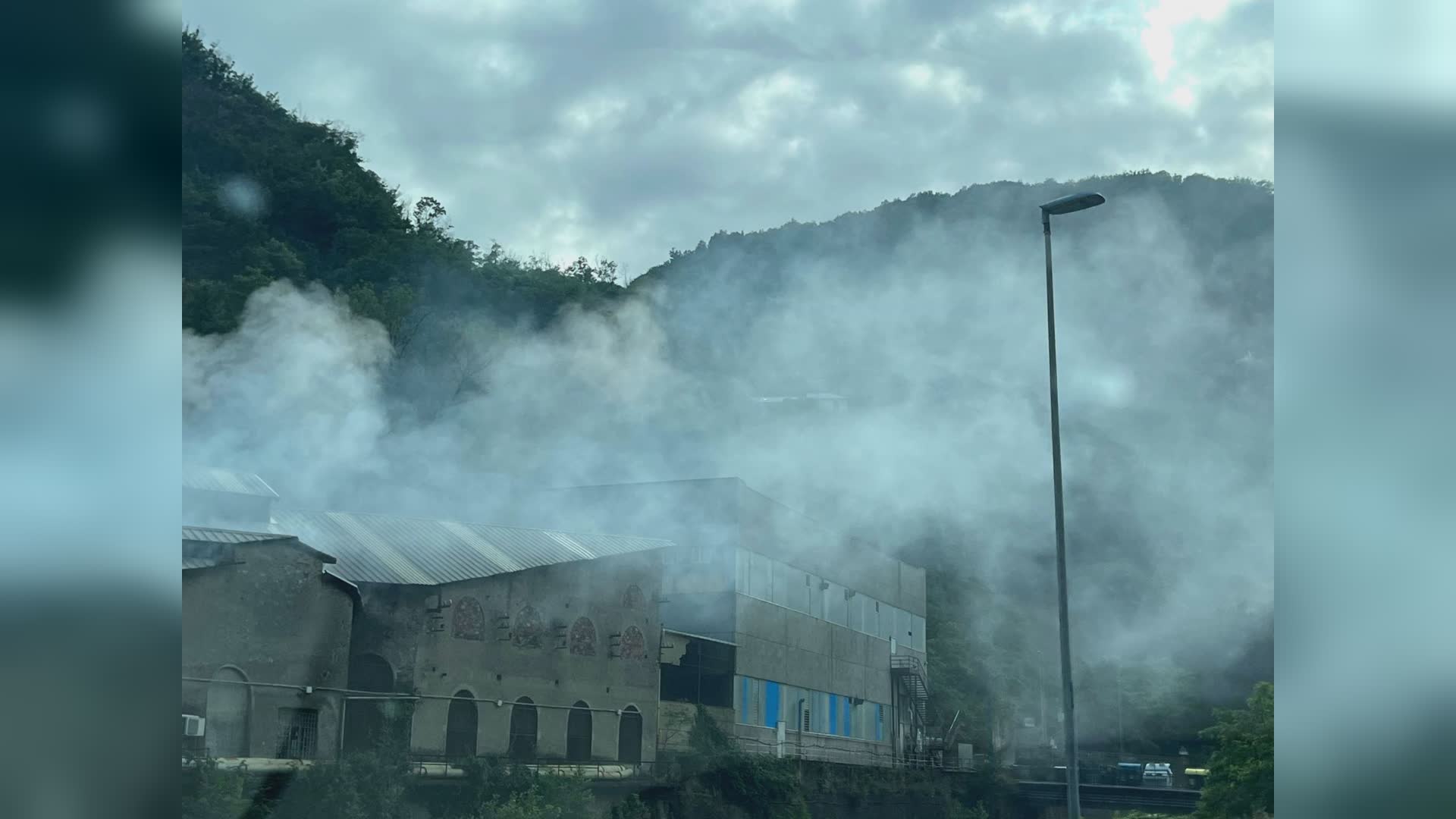 Genova, incendio nella fabbrica Sant'Erasmo Zinkel di Voltri