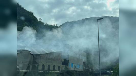 Genova, incendio nella fabbrica Sant'Erasmo Zinkel di Voltri