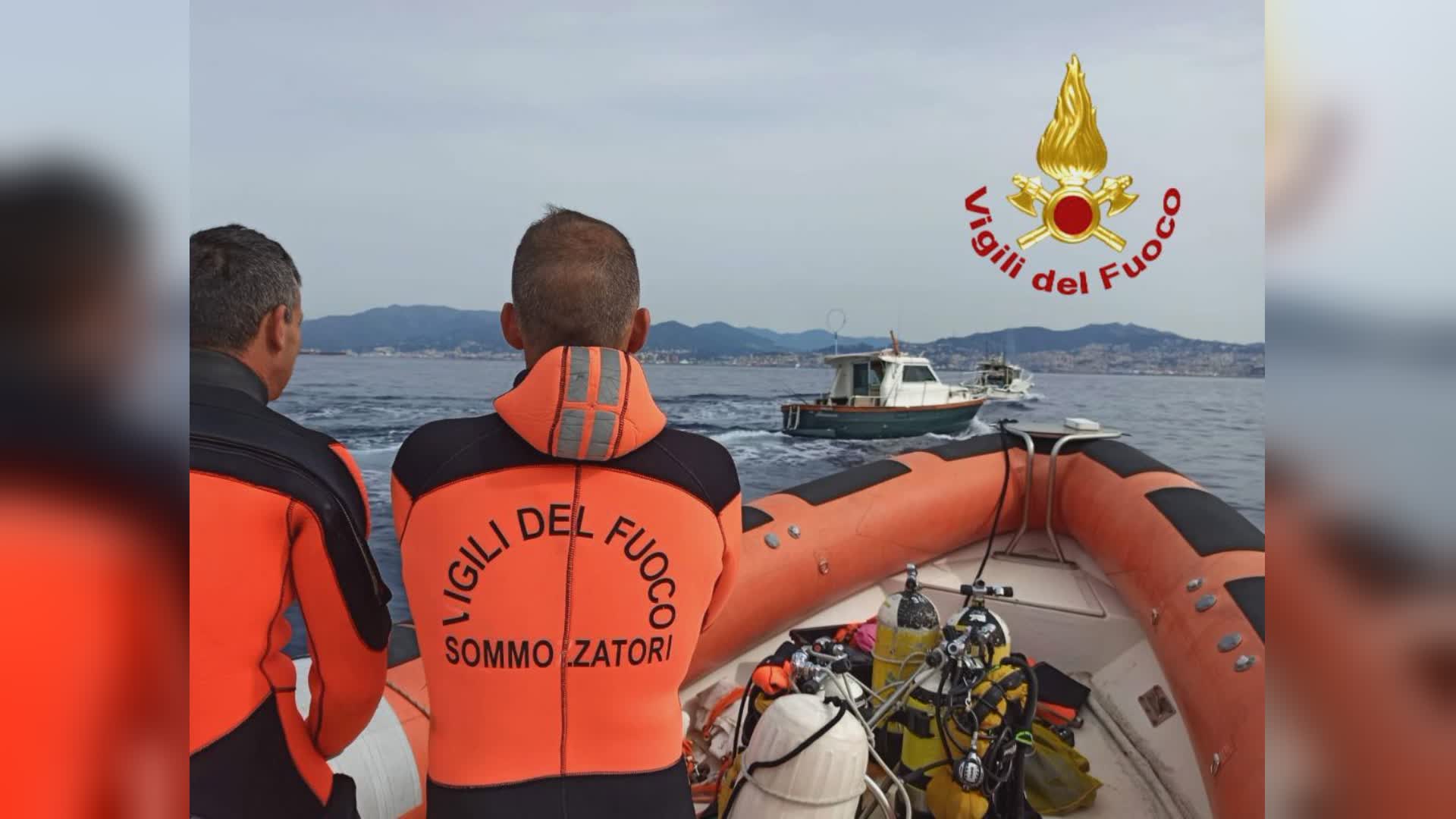 Genova: natante in mare aperto imbarca acqua, intervengono Vigili del Fuoco a trainare in porto lo scafo