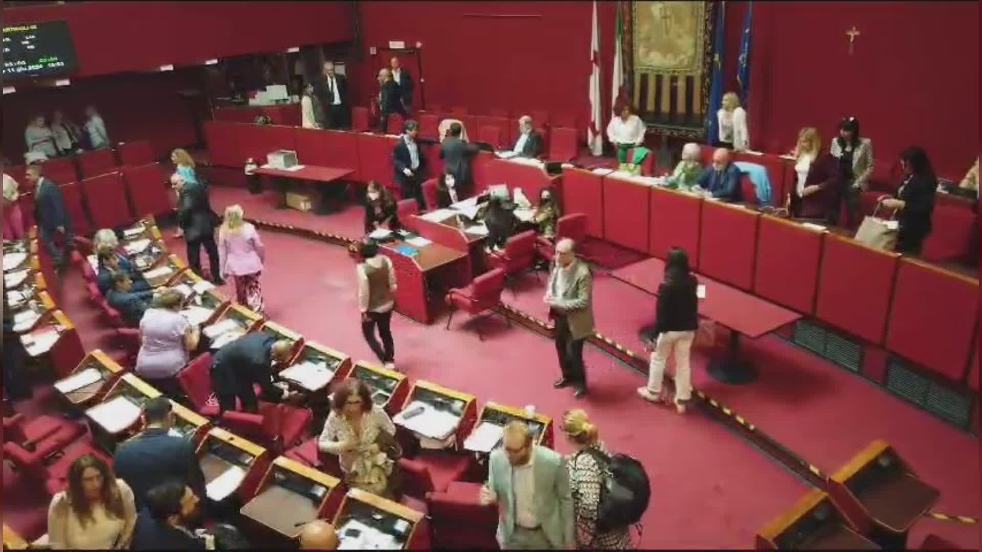 Genova, il PD lascia il Consiglio comunale: Cassibba al consigliere D'Angelo: "Faccia attenzione". L'opposizione: "Minacce inaccettabili"