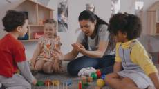 Liguria, 7 milioni per la nuova edizione dei bonus badanti e babysitter: rimborsabili spese sostenute dal 1° gennaio