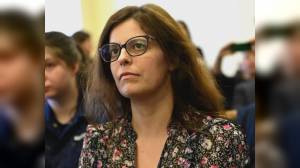 Ilaria Salis è libera: tolto il braccialetto elettronico