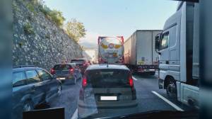 Autostrade Liguria, incidente in galleria sulla A10: lunghe code tra Celle Ligure e Savona