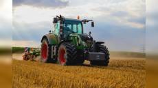 La Spezia, perde il controllo del trattore e si ribalta: agricoltore gravemente ferito