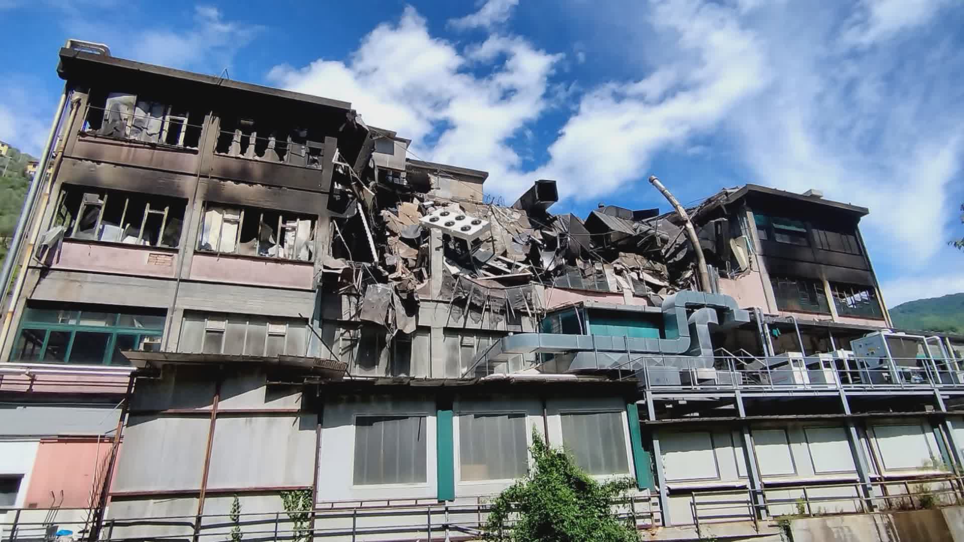 Avegno, incendio stabilimento Tossini, i sindacati: “Mancano lavoro e ammortizzatori, l’assessore Piana ci convochi urgentemente”