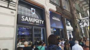 Sampdoria: il negozio di via XX Settembre si rinnova, lavori in corso