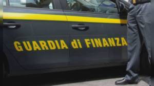 Savona, nasconde in auto 3 chili di hashish: arrestato un ragazzo di 22 anni