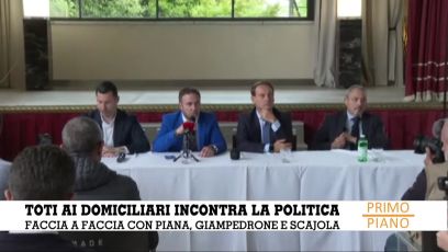 Primo piano conferanza stampa della giunta Toti ad Ameglia