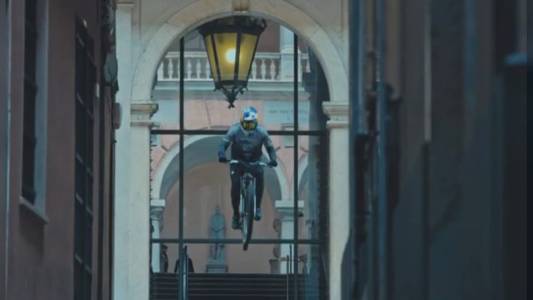 Genova, ciclismo estremo: Cerro Abajo 2024, spettacolare clip di presentazione tra le creuze e i vicoli (VIDEO)