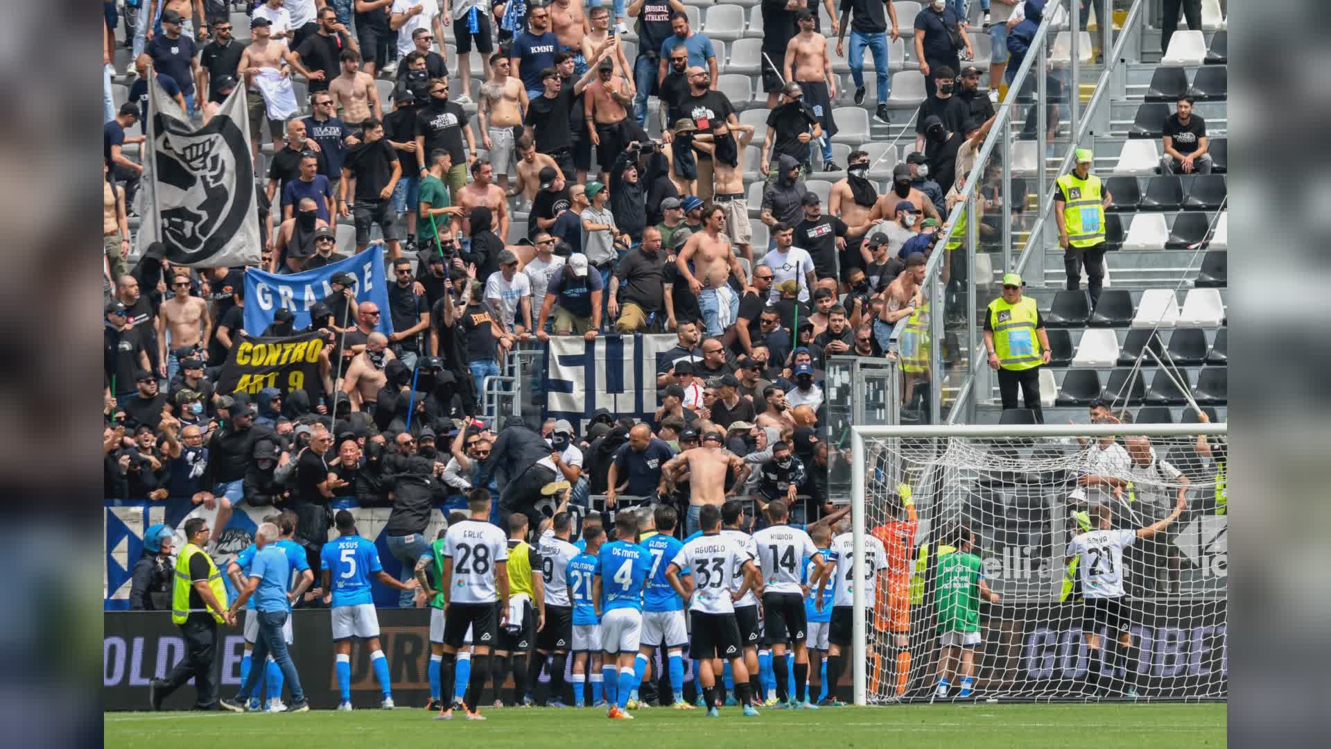 La Spezia: scontri al 'Picco' durante gara col Napoli, prosciolti 61 tifosi "per non aver commesso il fatto"