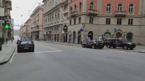 Genova, sospetto pacco bomba in via XX Settembre: allarme rientrato e strada riaperta dopo la chiusura