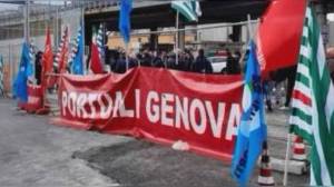 Genova: porto fermo per sciopero, trattative per rinnovo del contratto non soddisfano i lavoratori