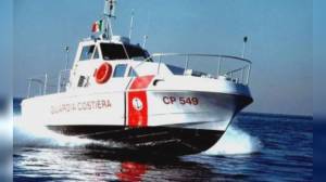 Zoagli: barca si capovolge, due diportisti salvati da guardia costiera