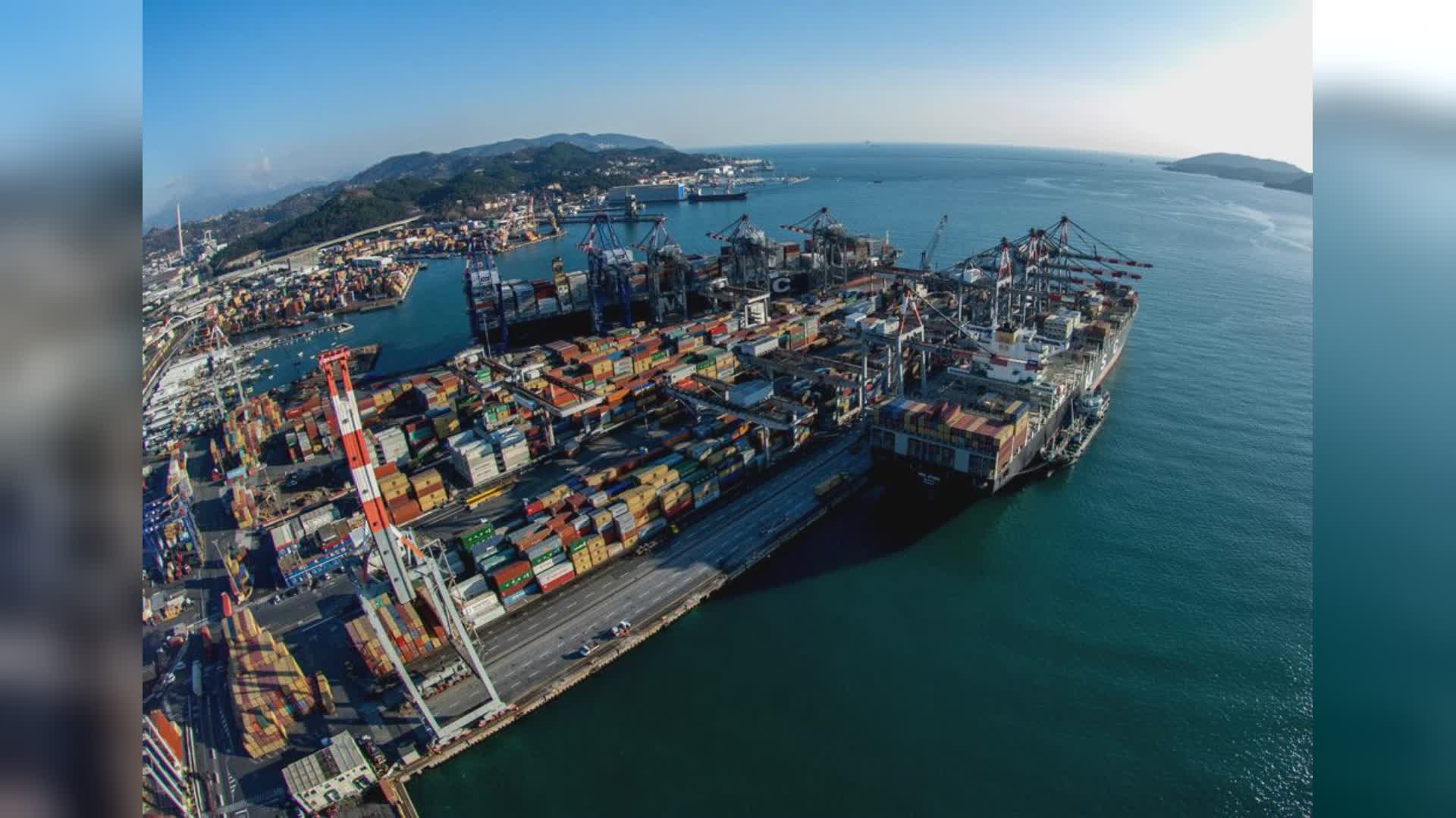 La Spezia: arriva in porto una portacontainer da 21 teu