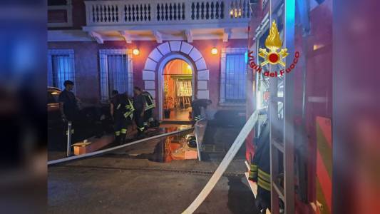 Genova: Vesima, incendio nel palazzo della Fondazione Renzo Piano, evacuati tutti i residenti