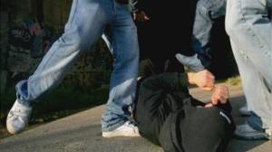 Genova: picchiano e derubano ragazzo, tre arrestati, due sono minori