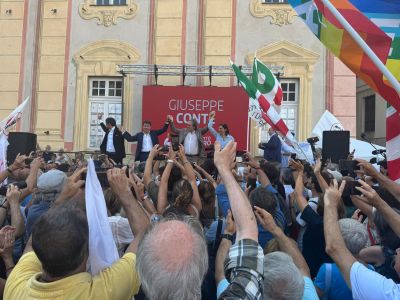 Genova, sit-in a De Ferrari, Schlein (Pd): "Toti non tenga la regione agli arresti con lui". Conte (M5S): "Si faccia da parte e liberi la Liguria"