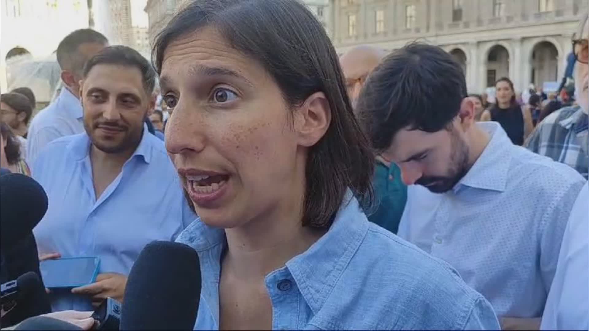 Genova, sit-in a De Ferrari, Schlein (Pd): "Grande partecipazione, questa è la piazza dell'alternativa"