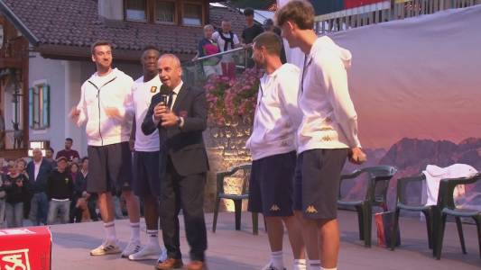 Genoa, il simpatico "show" di Bani, Ekuban, Sabelli e Zanoli sul palco di Canazei