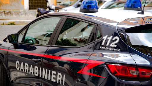 Albenga, 90enne infastidito dalla movida imbraccia un fucile (scarico) contro i giovani