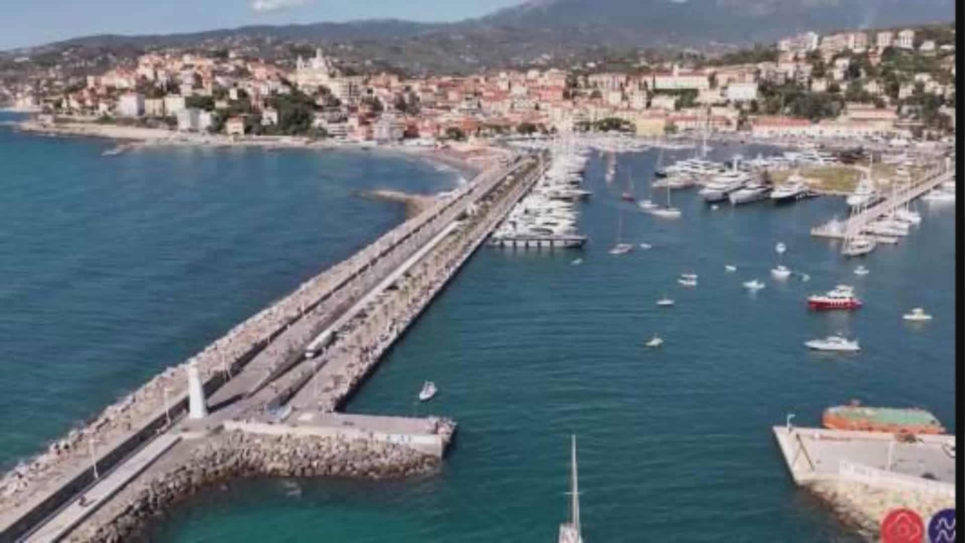 Imperia: affonda peschereccio vicino al porto di Oneglia, salvi i due naufraghi