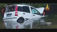 Mezzanego: auto precipita nel torrente, gravi una donna e due bambini