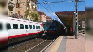 Chiavari: investito da treno, uomo grave all'ospedale, circolazione ferroviaria in tilt